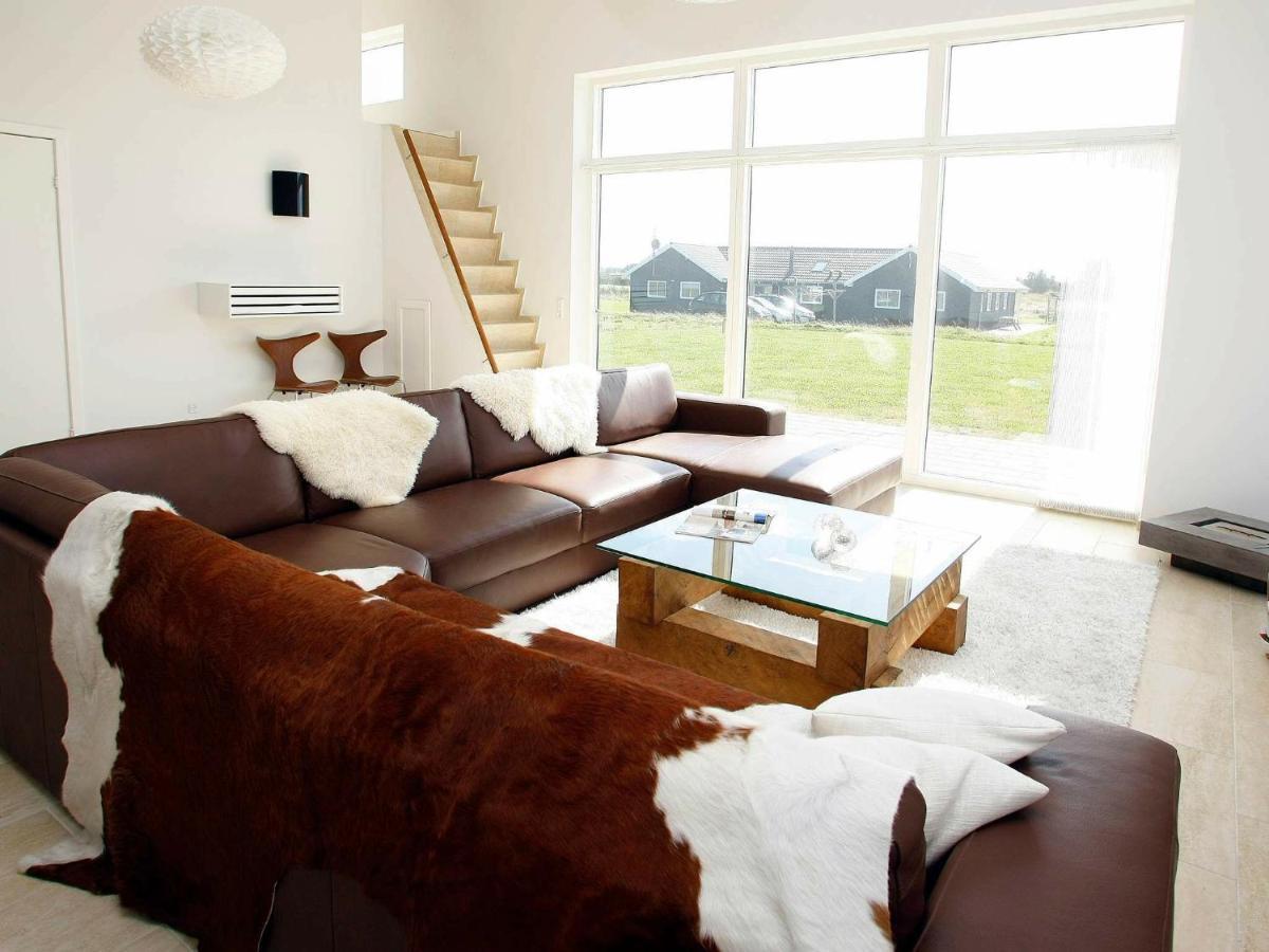 Five-Bedroom Holiday Home In Lokken 3 Номер фото